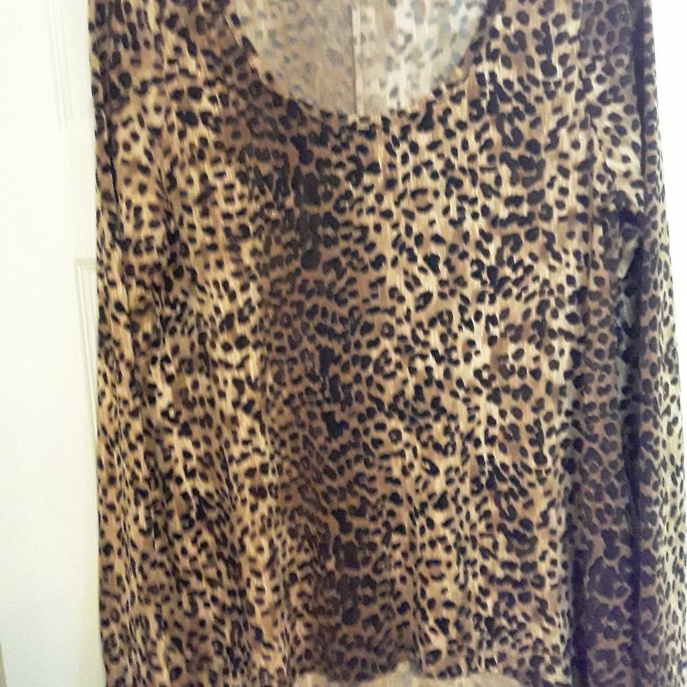 Ladies top .like new.worn once.